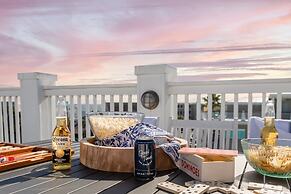 Sea Shell by Avantstay Breezy Beachside Getaway w/ Rooftop Deck & 6 BR