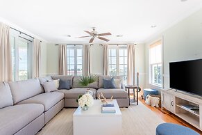 Sea Shell by Avantstay Breezy Beachside Getaway w/ Rooftop Deck & 6 BR