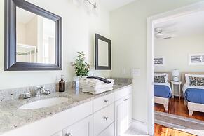 Sea Shell by Avantstay Breezy Beachside Getaway w/ Rooftop Deck & 6 BR