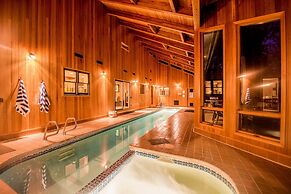 Sunriver by Avantstay Cozy Mountain Home w/ Indoor Pool and Hot Tub