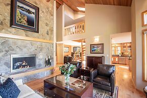 Sunriver by Avantstay Cozy Mountain Home w/ Indoor Pool and Hot Tub