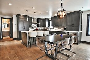Pinetree by Avantstay Modern Park City Getaway w/ Patio & Balcony