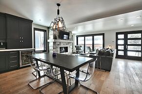 Pinetree by Avantstay Modern Park City Getaway w/ Patio & Balcony