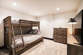 Pinetree by Avantstay Modern Park City Getaway w/ Patio & Balcony