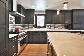 Pinetree by Avantstay Modern Park City Getaway w/ Patio & Balcony