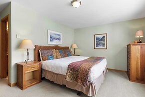 Riverside Condos B204 by Avantstay Condo Close To Downtown, Town Park 