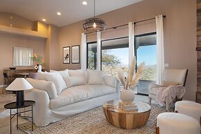 Desert Stone by Avantstay Contemporary Desert Oasis With Pool & Hot Tu