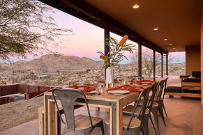 Desert Stone by Avantstay Contemporary Desert Oasis With Pool & Hot Tu