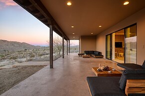 Desert Stone by Avantstay Contemporary Desert Oasis With Pool & Hot Tu
