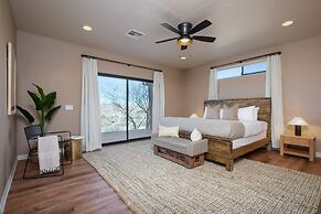 Desert Stone by Avantstay Contemporary Desert Oasis With Pool & Hot Tu