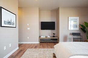 Desert Stone by Avantstay Contemporary Desert Oasis With Pool & Hot Tu