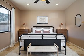 Desert Stone by Avantstay Contemporary Desert Oasis With Pool & Hot Tu