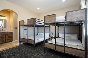 Desert Stone by Avantstay Contemporary Desert Oasis With Pool & Hot Tu