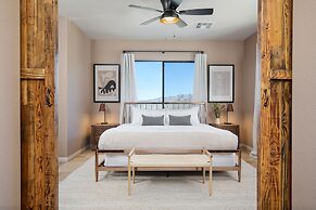 Desert Stone by Avantstay Contemporary Desert Oasis With Pool & Hot Tu