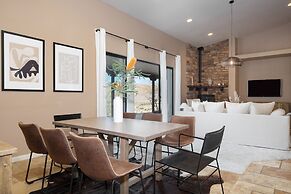 Desert Stone by Avantstay Contemporary Desert Oasis With Pool & Hot Tu