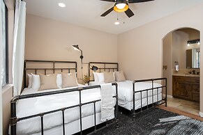 Desert Stone by Avantstay Contemporary Desert Oasis With Pool & Hot Tu