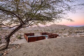 Desert Stone by Avantstay Contemporary Desert Oasis With Pool & Hot Tu