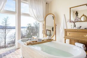 Shakespeare on the Hudson by Avantstay Two Home Buyout on the Hudson R