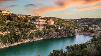 Barton by Avantstay Lake Views w/ Hot Tub, Pool & Ping Pong!