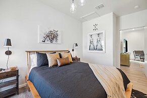 Barton by Avantstay Lake Views w/ Hot Tub, Pool & Ping Pong!