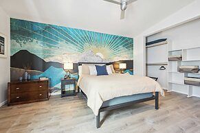 Barton by Avantstay Lake Views w/ Hot Tub, Pool & Ping Pong!