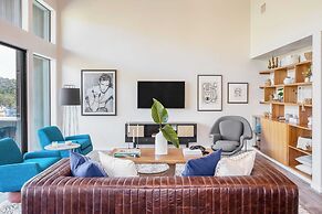 Barton by Avantstay Lake Views w/ Hot Tub, Pool & Ping Pong!