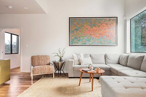 Barton by Avantstay Lake Views w/ Hot Tub, Pool & Ping Pong!