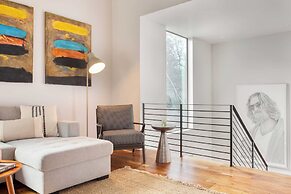 Barton by Avantstay Lake Views w/ Hot Tub, Pool & Ping Pong!