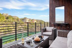 Barton by Avantstay Lake Views w/ Hot Tub, Pool & Ping Pong!