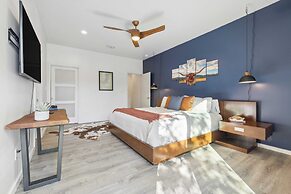 Barton by Avantstay Lake Views w/ Hot Tub, Pool & Ping Pong!