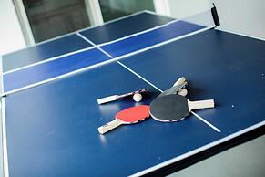 Daisy by Avantstay Modern Home w/ Spacious Backyard, Pool & Table Tenn