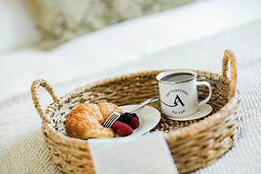 Daisy by Avantstay Modern Home w/ Spacious Backyard, Pool & Table Tenn