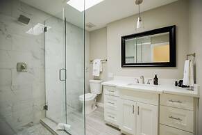 Daisy by Avantstay Modern Home w/ Spacious Backyard, Pool & Table Tenn