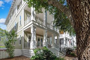 Bellview by Avantstay Gorgeous Home w/ Multiple Balconies & Living Are