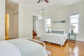 Bellview by Avantstay Gorgeous Home w/ Multiple Balconies & Living Are