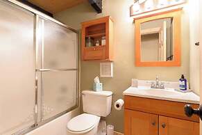 Zephyr by Avantstay Stylish Modified A Frame w/ Access To Tahoe Donner