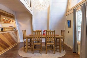 Zephyr by Avantstay Stylish Modified A Frame w/ Access To Tahoe Donner