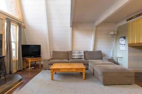 Zephyr by Avantstay Stylish Modified A Frame w/ Access To Tahoe Donner