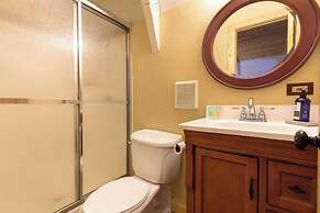 Zephyr by Avantstay Stylish Modified A Frame w/ Access To Tahoe Donner