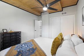 The Matterhorn Manor by Avantstay Harry Potter Inspired A-frame Home w