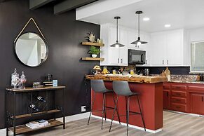 The Matterhorn Manor by Avantstay Harry Potter Inspired A-frame Home w