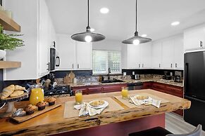 The Matterhorn Manor by Avantstay Harry Potter Inspired A-frame Home w