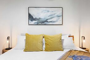 The Matterhorn Manor by Avantstay Harry Potter Inspired A-frame Home w