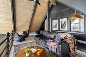 The Matterhorn Manor by Avantstay Harry Potter Inspired A-frame Home w