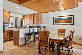 Riverside Condos A103 by Avantstay Condo Close To Downtown, Town Park 