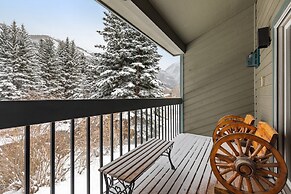 Riverside Condos A103 by Avantstay Condo Close To Downtown, Town Park 