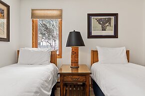 Riverside Condos A103 by Avantstay Condo Close To Downtown, Town Park 