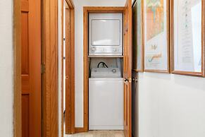 Riverside Condos A103 by Avantstay Condo Close To Downtown, Town Park 