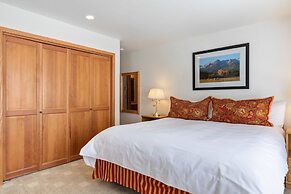 Riverside Condos A103 by Avantstay Condo Close To Downtown, Town Park 