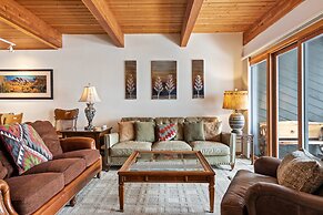 Riverside Condos A103 by Avantstay Condo Close To Downtown, Town Park 